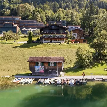 Ticklhof Am See Guest house Thiersee